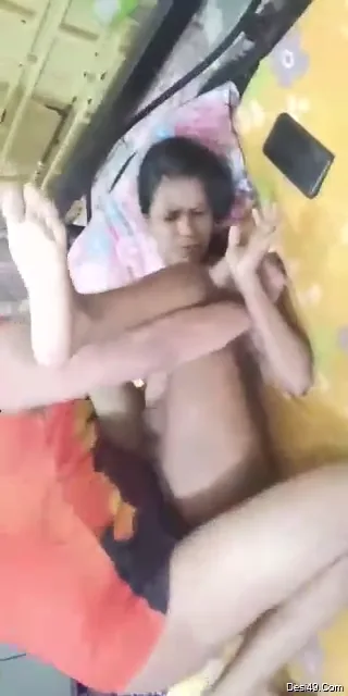 भोजपुरी गाने की ताल पर रंडी की चूत जोर जोर से बजाने वाला देसी सेक्स वीडियो — screenshot 6