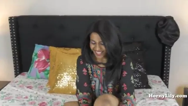 मल्लू पोर्नस्टार हॉर्नी लिली ने चूत और गांड खोलकर दिखाई देसी वीडियो — screenshot 1