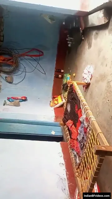 दिनदहाड़े खुले घर में देहाती औरत की जोरदार चुदाई देसी एमएमएस वीडियो — screenshot 4