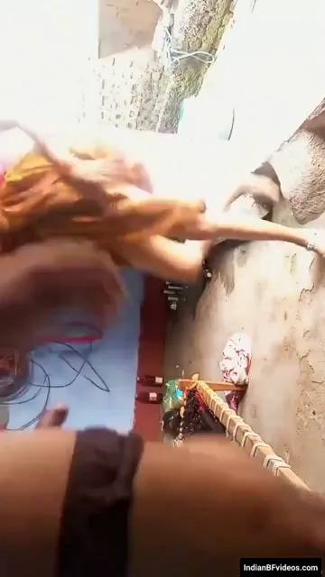 दिनदहाड़े खुले घर में देहाती औरत की जोरदार चुदाई देसी एमएमएस वीडियो — screenshot 5