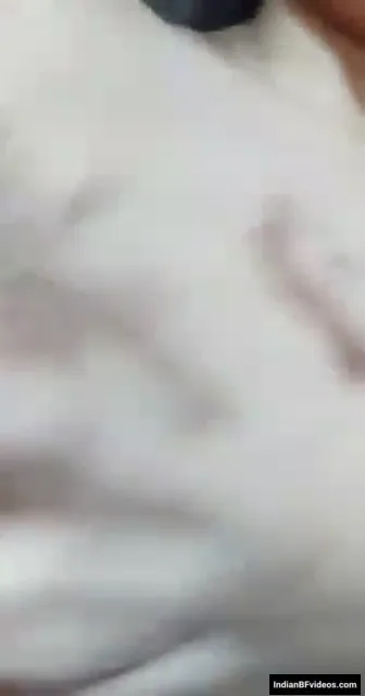 देसी चश्मिश लड़की ने अपनी चूत में उंगली डालकर मास्टरबेशन किया सेक्स वीडियो — screenshot 1