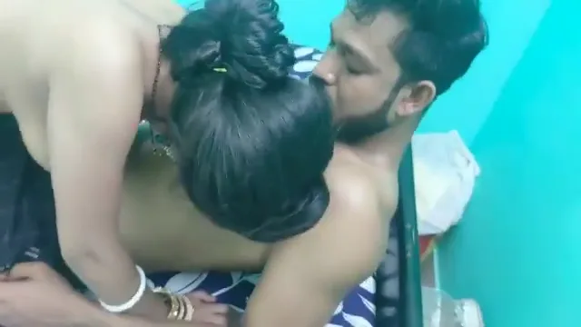 नंगी मुलायम बदन भाभी के साथ देवर ने किया जोरदार देहाती चुदाई हिंदी बीएफ — screenshot 4