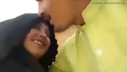 अफगानी शौहर अपनी तीन खूबसूरत बेगमों के साथ चुम्माचाटी और देहाती चुदाई करता पाकिस्तानी बीएफ वीडियो