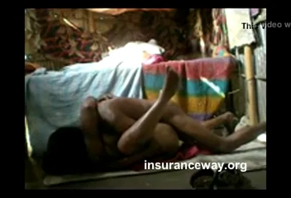 देहाती पति पत्नी की झोपड़ी में दोपहर की देसी चुदाई गांव की सेक्स वीडियो — screenshot 5