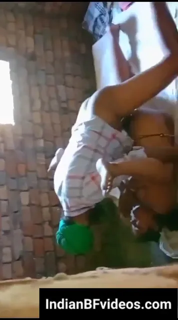 सरदारजी गांव की रंडी को जोरदार चोदते हुए पंजाबी देसी सेक्स एमएमएस वीडियो — screenshot 4