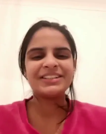 चूत और बूब्स दिखाती नटखट क्यूट इंडियन लड़की की देसी MMS सेक्स वीडियो — screenshot 8
