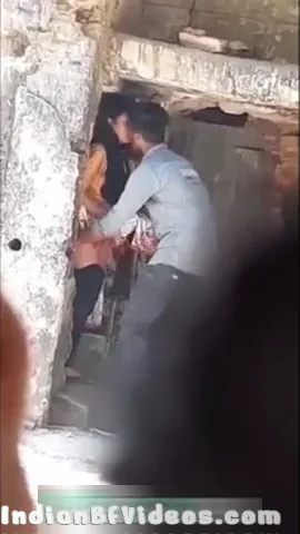 देसी गर्ल ने बॉयफ्रेंड से खंडर के अंदर चूत चुदवाई देसी एमएमएस वीडियो — screenshot 4