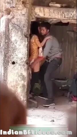 देसी गर्ल ने बॉयफ्रेंड से खंडर के अंदर चूत चुदवाई देसी एमएमएस वीडियो — screenshot 7