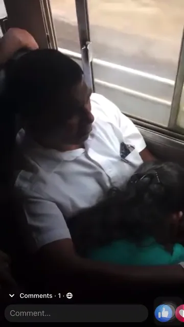 चलती बस में जवान लड़की अनजान अंकल का लंड चूसती देसी बीएफ — screenshot 1