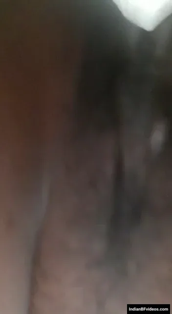 गाँव की हॉट लड़की बूब्स दिखाते हुए काली चूत खोलकर देसी बीएफ सेक्स वीडियो — screenshot 3