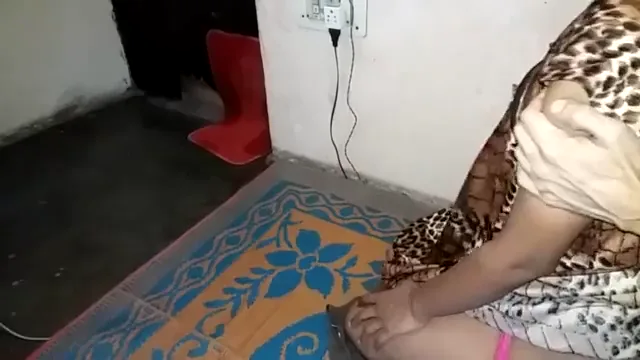 सेक्सी गर्ल निशा ने लंड की सवारी करके देसी चूत चुदाई का मजा लिया हिंदी बीएफ