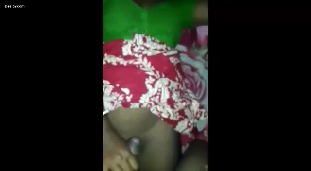 रात में नंगी हरकतों से चुदाई मूड बनाते पति पत्नी सेक्स वीडियो — screenshot 2