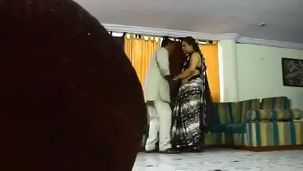 बूढ़े बाप ने भाभी की मोटी चूत में लंड डालकर देसी रोमांस किया वीडियो — screenshot 1