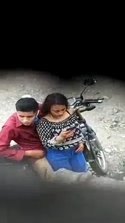 जींस नीचे कर गांड घिसती चुदक्कड़ गर्लफ्रेंड की देसी बीएफ सेक्स — screenshot 1