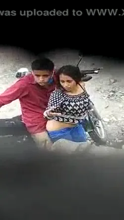 जींस नीचे कर गांड घिसती चुदक्कड़ गर्लफ्रेंड की देसी बीएफ सेक्स — screenshot 6