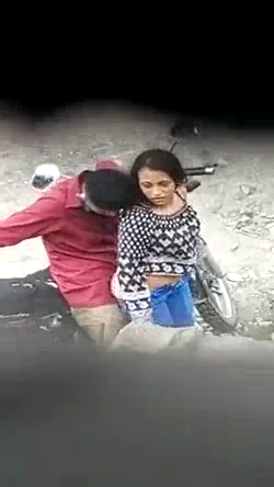 जींस नीचे कर गांड घिसती चुदक्कड़ गर्लफ्रेंड की देसी बीएफ सेक्स — screenshot 7