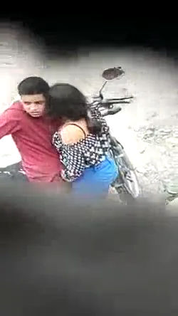 जींस नीचे कर गांड घिसती चुदक्कड़ गर्लफ्रेंड की देसी बीएफ सेक्स — screenshot 9