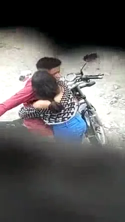 जींस नीचे कर गांड घिसती चुदक्कड़ गर्लफ्रेंड की देसी बीएफ सेक्स — screenshot 10