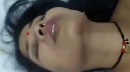 मराठी भाभी को गुजराती पड़ोसी ने होटल में पटा के चोदा देसी बीएफ — screenshot 8