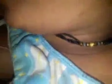 गाँव की भाभी ने जेठ जी के हेरी लंड को चूसकर चुदाई कराई वीडियो — screenshot 3