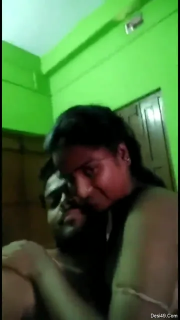शादीशुदा सोनिया प्रेमी के साथ नंगी होकर जोरदार रोमांस और चुदाई वाली ब्लू फिल्म — screenshot 1