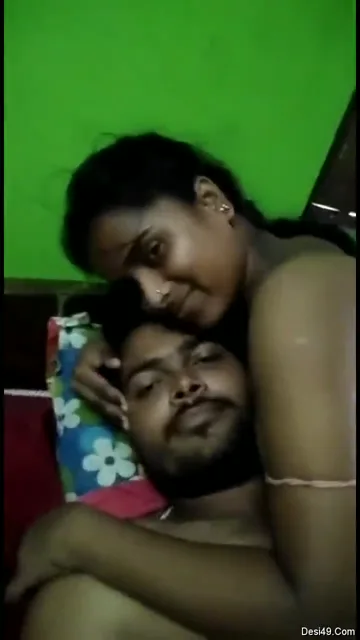 शादीशुदा सोनिया प्रेमी के साथ नंगी होकर जोरदार रोमांस और चुदाई वाली ब्लू फिल्म — screenshot 3
