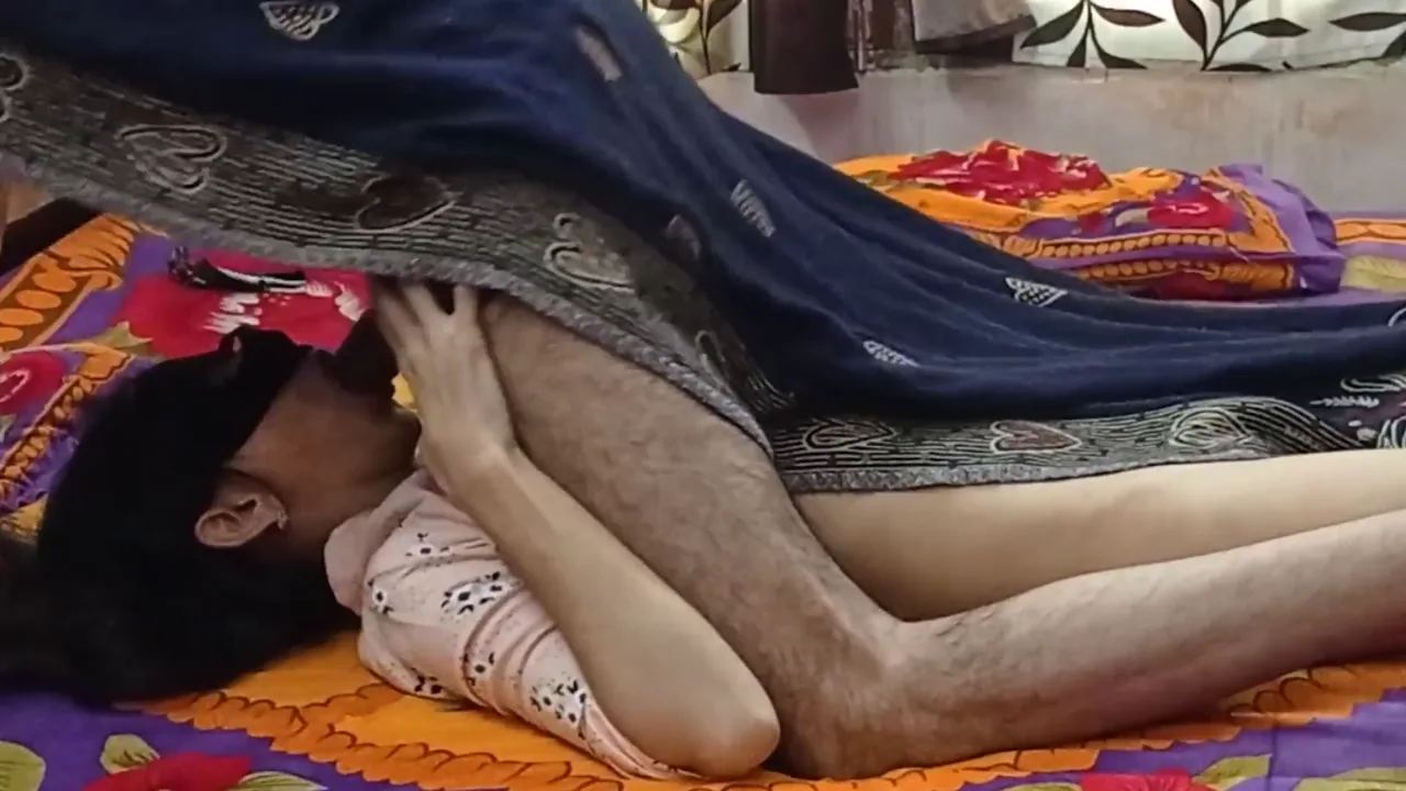 गधे जितना मोटा काला लंड लेकर चुदासी इंडियन हॉट गर्ल की देहाती चूत चुदाई MMS