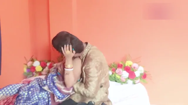 सेक्सी बंगाली भाभी बॉयफ्रेंड के पास चुदाई के लिए सजकर गई हिंदी बीएफ वीडियो — screenshot 1