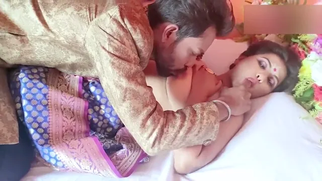 सेक्सी बंगाली भाभी बॉयफ्रेंड के पास चुदाई के लिए सजकर गई हिंदी बीएफ वीडियो — screenshot 2