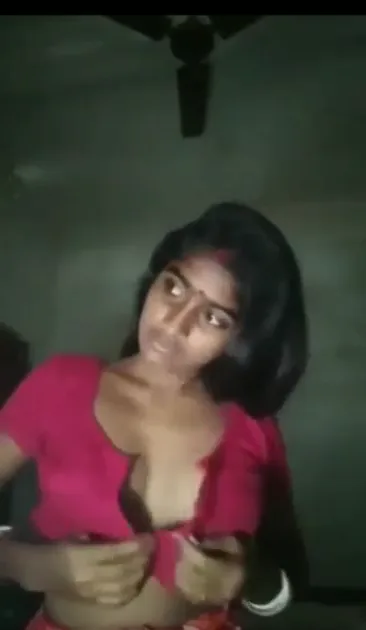 सेक्सी देहाती माल ने वीडियो कॉल पर चूत चूचियां दिखाई देसी एमएमएस — screenshot 1