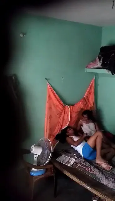 गर्मी के दिनों में पंखा चलाकर जोश भड़काते देसी लवर्स की जोरदार चूत चुदाई हिंदी बीएफ वीडियो — screenshot 6