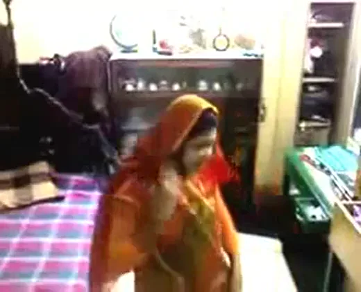 संस्कारी घरेलू भाभी ने कपड़े उतार कर अपना नंगा रूप दिखाया असली देसी एमएमएस
