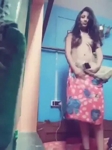 पश्चिम बंगाल की लड़की ने बॉयफ्रेंड के साथ न्यूड वीडियो कॉल पर चूत दिखाई बीएफ — screenshot 3