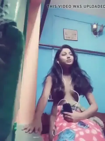 पश्चिम बंगाल की लड़की ने बॉयफ्रेंड के साथ न्यूड वीडियो कॉल पर चूत दिखाई बीएफ — screenshot 4