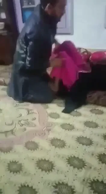 देसी बीवी ने सहेली को पति के मोटे लंड से चुदवाया गांव की चूत चुदाई हिंदी बीएफ वीडियो — screenshot 1