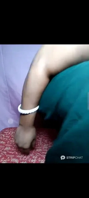 आंटी ने ऑनलाइन फैंस के लिए नंगा वीडियो बनाया आंटी सेक्स एमएमएस — screenshot 1