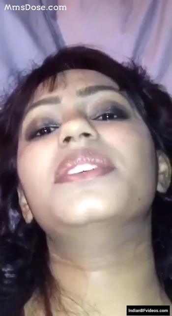 कामुक पाकिस्तानी पत्नी ने चूत में वाइब्रेटर डालकर पति से चुदाई कराई वीडियो — screenshot 5