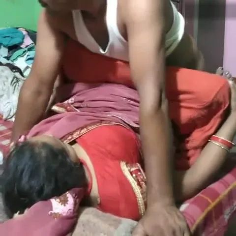 गांव में दोपहर को अंकल ने आंटी की बुर चोदते देहाती चुदाई वीडियो