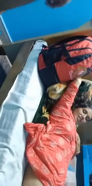 गरम देसी आंटी ने लवर को बुलाकर चिकनी चूत मरवाकर चुदाई करवाई आंटी सेक्स वीडियो — screenshot 5