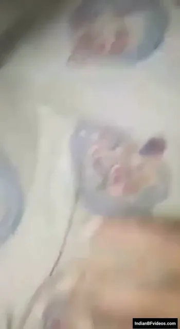 गाँव की झाँटो वाली टाइट चूत की बडे लंड से देहाती चुदाई वीडियो — screenshot 1