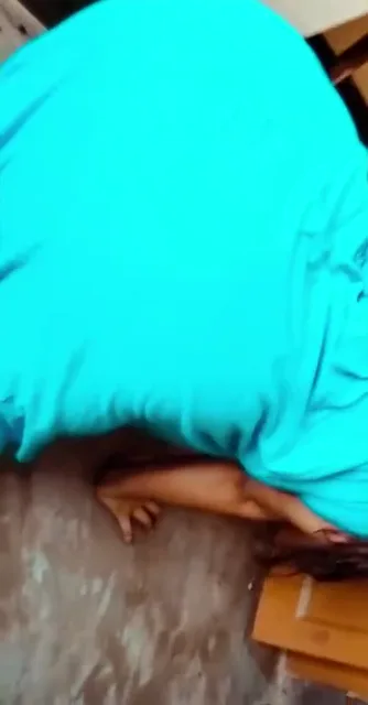 कामवाली बाई को लंड चूसाकर उसकी चिकनी चूत चोदने वाला मल्लू बीएफ वीडियो — screenshot 3