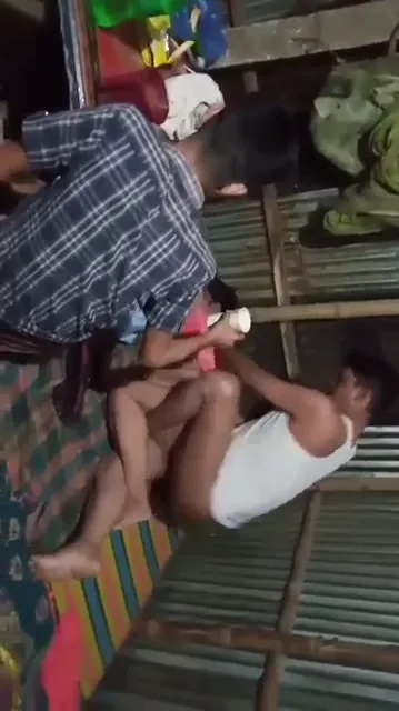 हॉट देसी रंडी का पुल के मजदूरों ने ग्रुप में चोदन किया गांव वाली चुदाई — screenshot 5