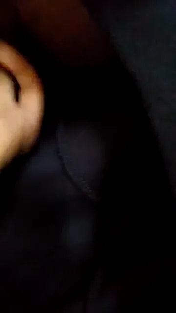 भोली लड़की के पपीते जैसे बूब्स से खेलते हुए बुर में उंगली डाली MMS — screenshot 9
