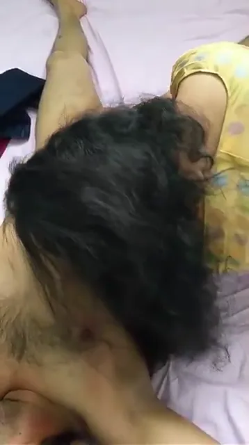 प्यार से लंड और आंड सहलाती देसी बीवी की मस्त चुदाई वीडियो — screenshot 3