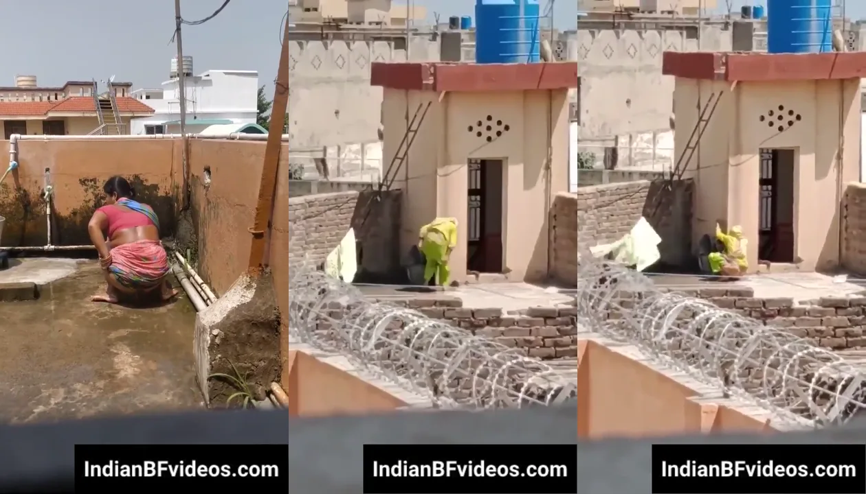 पड़ोसन आंटियों का छुपके से मूतने का वीडियो बनाया गांव की छत पर हिडन कैम