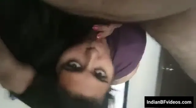आँखों में आँखें डालकर जंगली बिल्ली जैसी GF ने लंड चूसा हिंदी सेक्स वीडियो — screenshot 3
