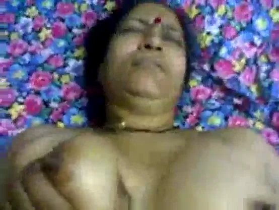 दोस्त की मां की देसी चुदाई कर मुंह में लंड ठूंसा हिंदी बीएफ ब्लू फिल्म — screenshot 1