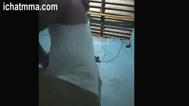 देसी गांव की लड़की जींस उतारकर झोपड़ी में देहाती चुदाई करती हुई हिंदी बीएफ वीडियो