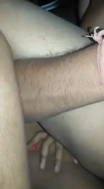 पहली बार चुद रही वर्जिन गर्लफ्रेंड रोते हुए चूत मरवाती बीएफ वीडियो — screenshot 3