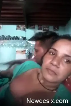देसी देवर भाभी का जोशीला रोमांस और चूत चुदाई का पूरा मजा लेती ब्लू फिल्म — screenshot 5